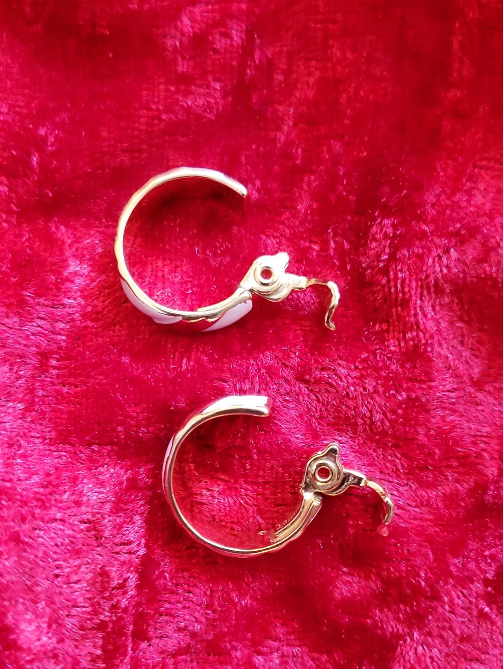 Vintage Monet Signed White Enamel Gold Tone Hoop Clip On Earrings